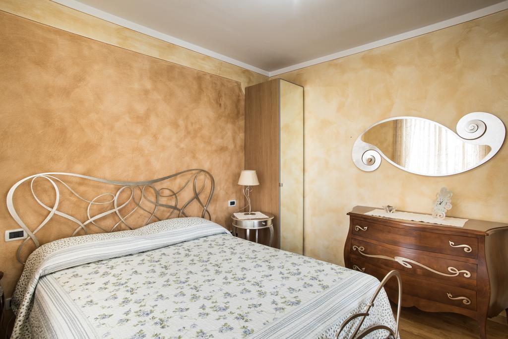 B&B La Petite Maison Puegnago Oda fotoğraf